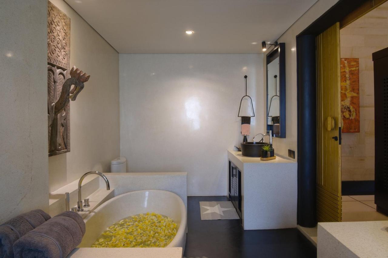 Amanputri Villa Seminyak Zewnętrze zdjęcie