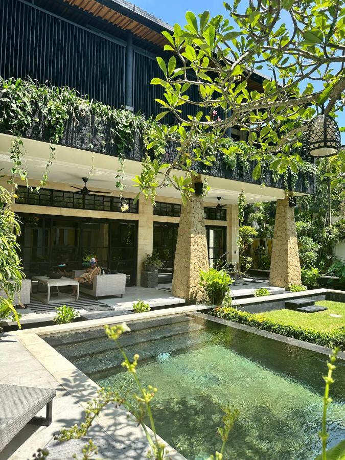 Amanputri Villa Seminyak Zewnętrze zdjęcie