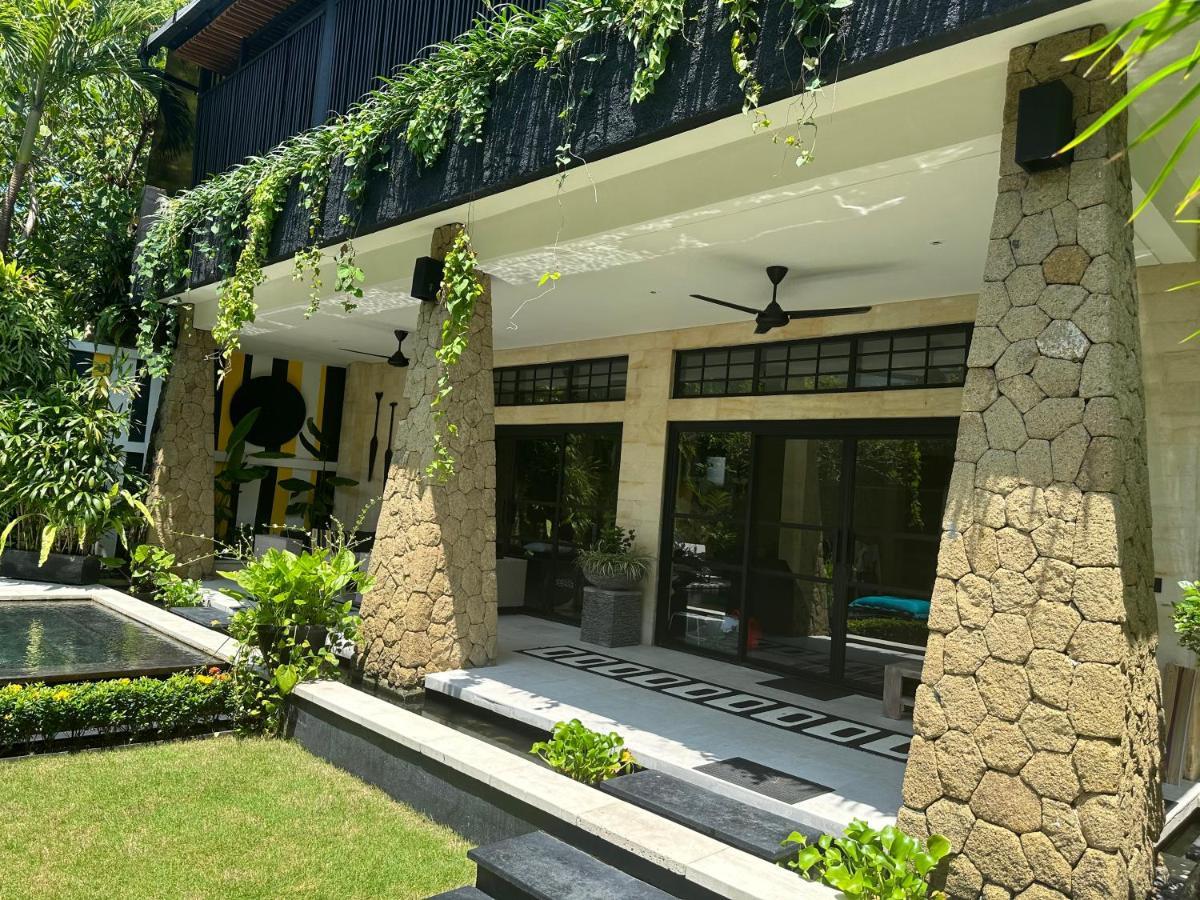 Amanputri Villa Seminyak Zewnętrze zdjęcie