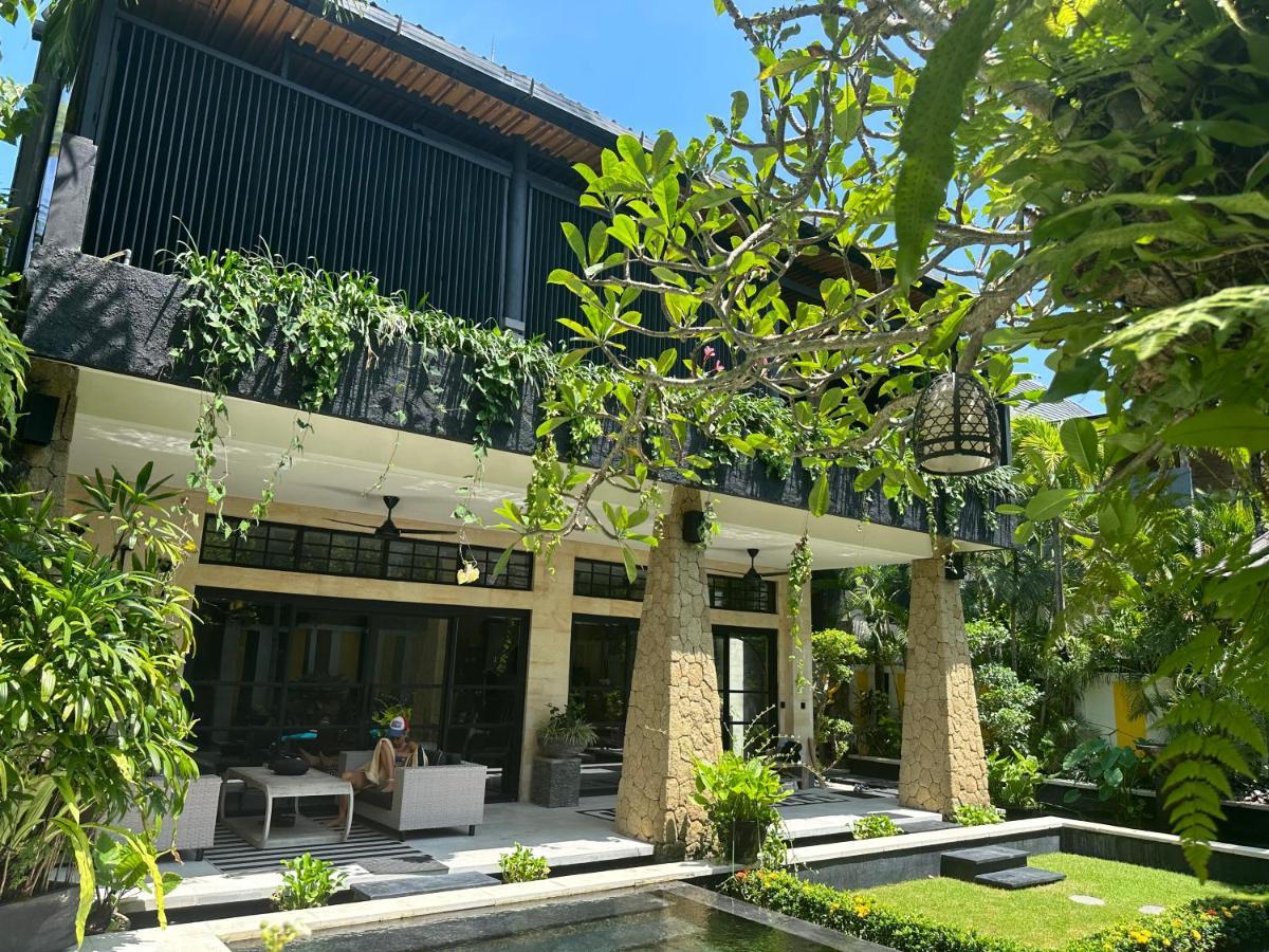 Amanputri Villa Seminyak Zewnętrze zdjęcie